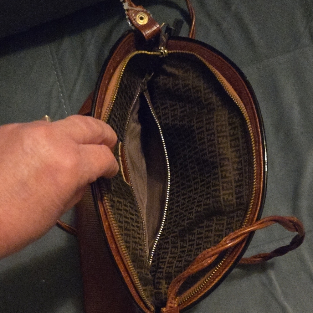 Vintage FENDI Shoulder Bag Of Epi Leather - Picture 6 of 8
